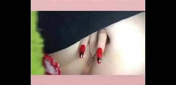  Hannah Horror Rubbing Her Tight Pussy